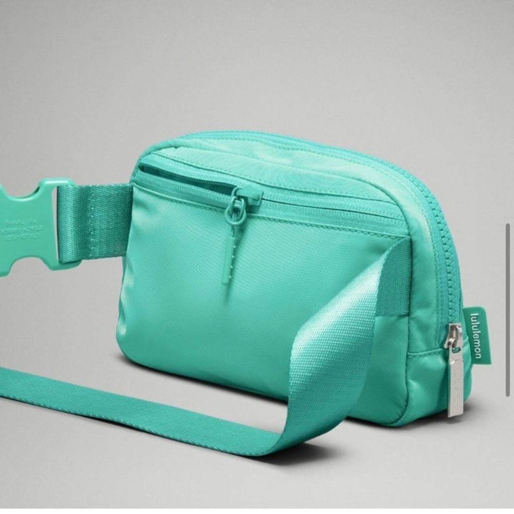 NWT Lululemon Everywhere Bag Paradise Green - Picture 2 of 12